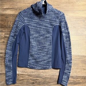 Nike Women's Blue Patterned Pullover Hoodie